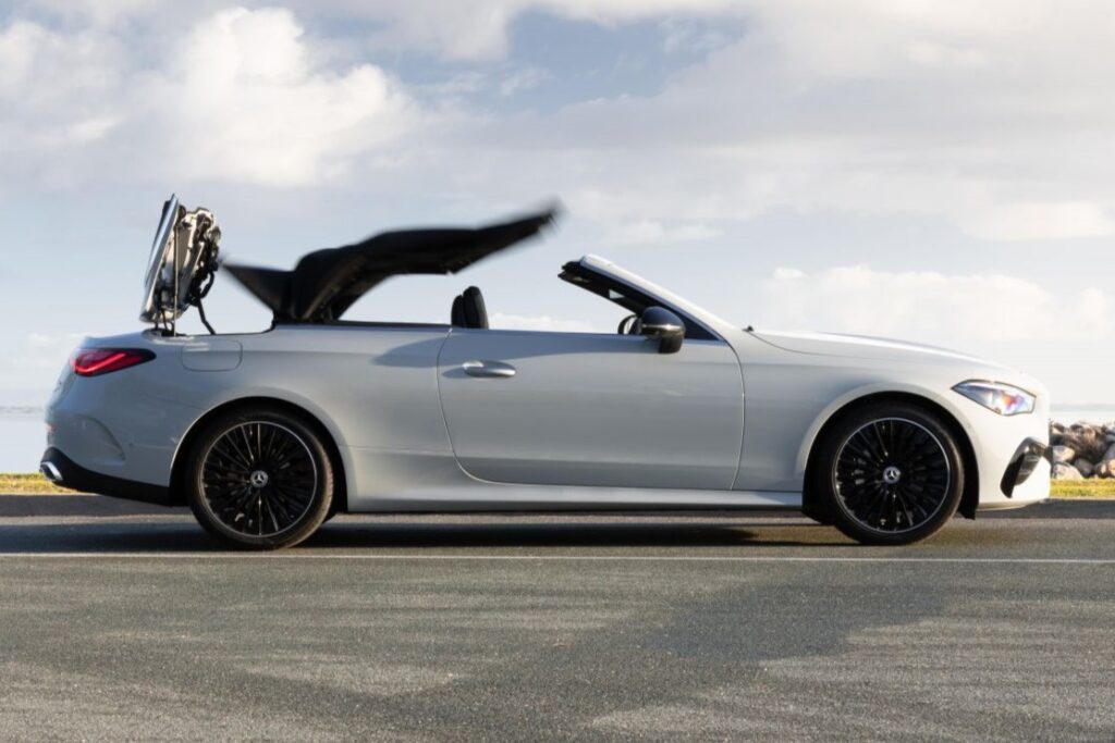 Mercedes-Benz CLE 300 Side