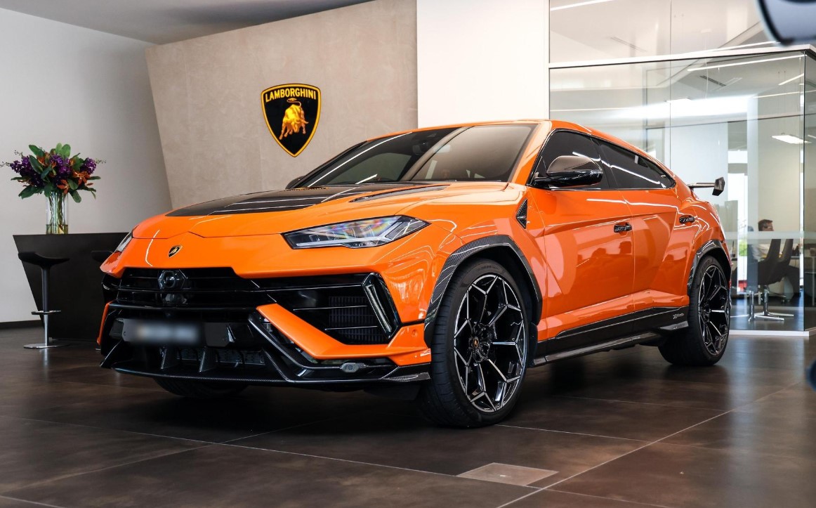 Urus Performante Orange Front