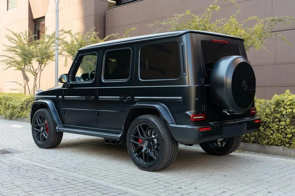 imgi_53_Mercedes-Benz-G63-AMG-2025-Rear-2