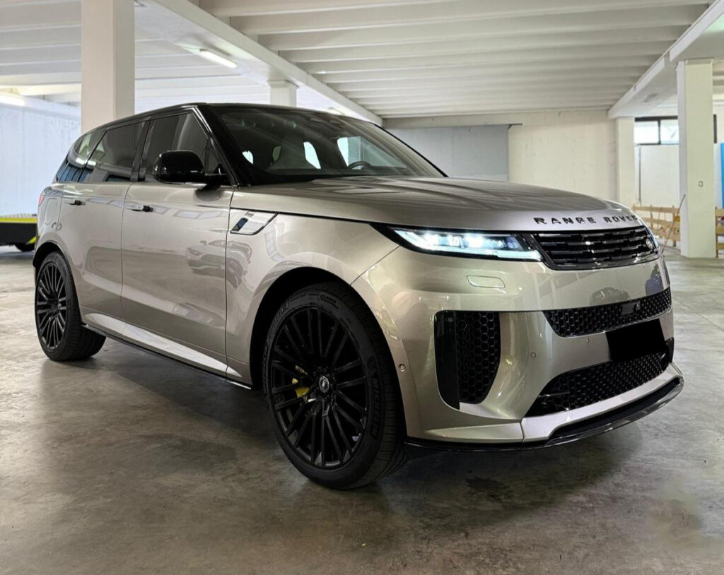 Range Rover Sport SV Front