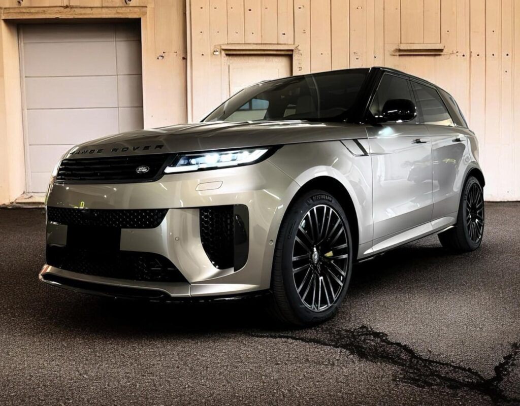 Range Rover Sport SV Front 3