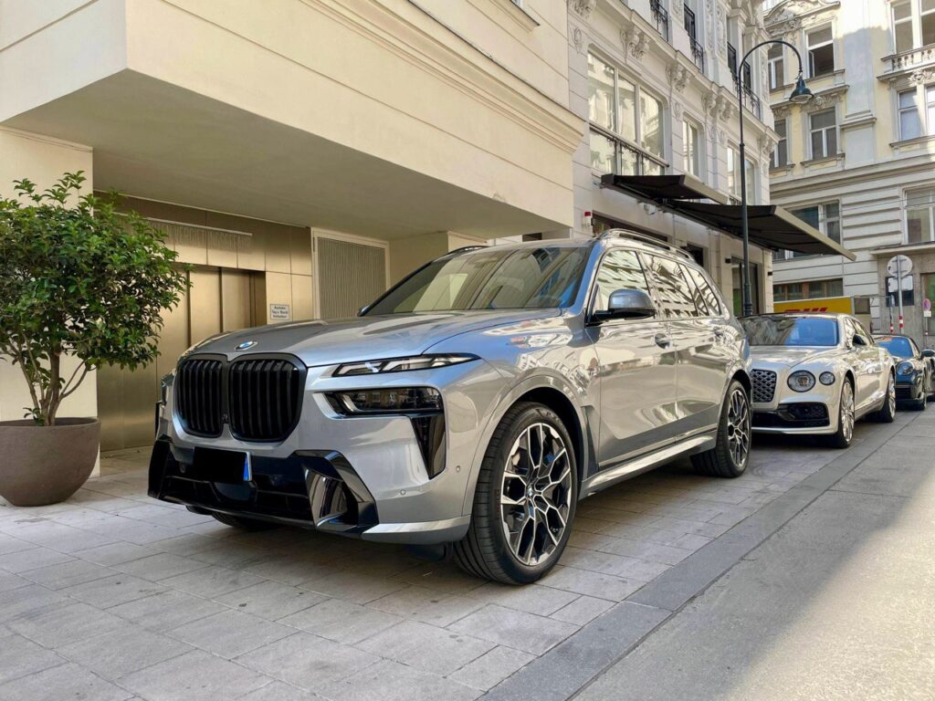 BMWX7 Silver Front
