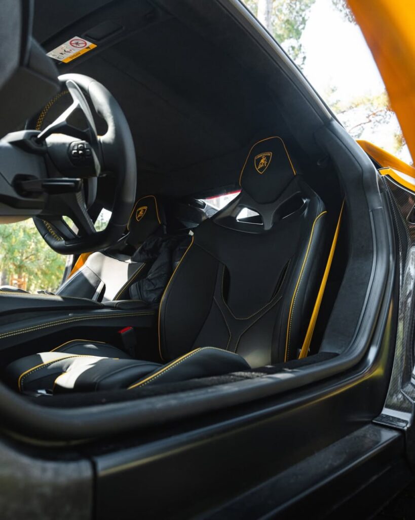 Revuelto Interior Yellow