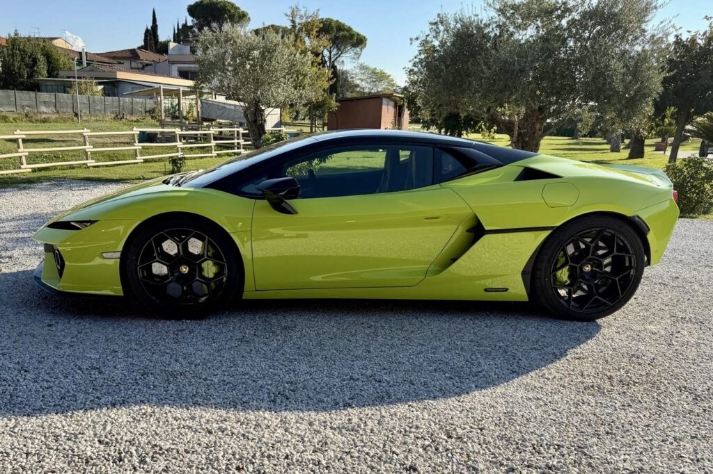 Lamborghini Temerario Acid Green Side